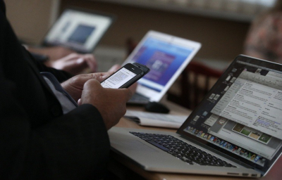 Отключение Интернета в России: легализация произвольных блокировок и нарушение прав граждан